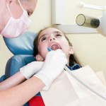 「歯科衛生士」と「歯科助手」の違いは?