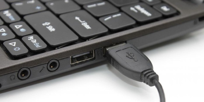 「USB」と「UBS」の違いは?